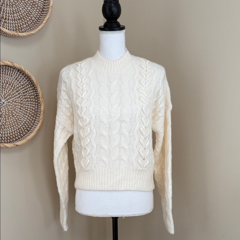 Abercrombie & Fitch Cable Knit Sweater - Cream